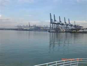 �p�i�}�^�� �ʉ߂̑D���@�̌����s�L�`�^�͂̎d�g�݂��킩��