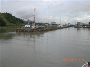 �p�i�}�^�� �ʉ߂̑D���@�̌����s�L�`�^�͂̎d�g�݂��킩��