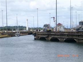 �p�i�}�^�� �ʉ߂̑D���@�̌����s�L�`�^�͂̎d�g�݂��킩��