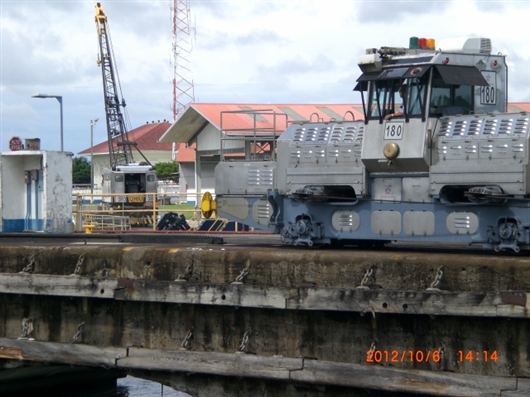 �p�i�}�^�� �ʉ߂̑D���@�̌����s�L�`�^�͂̎d�g�݂��킩��