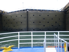 �p�i�}�^�� �ʉ߂̑D���@�̌����s�L�`�^�͂̎d�g�݂��킩��