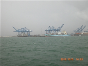 �p�i�}�^�� �ʉ߂̑D���@�̌����s�L�`�^�͂̎d�g�݂��킩��