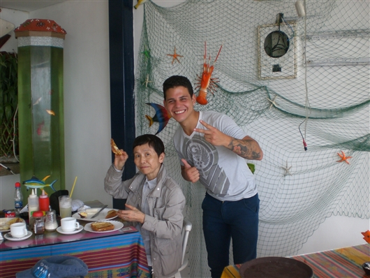 �G�N�A�h���̊C�ӂ̒��@�T���[�i�X�̗l�q