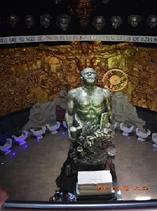 �����e�N���X�e�B - �G�N�A�h�� �n�b�g �i�p�i�}�X�j���˂̒n