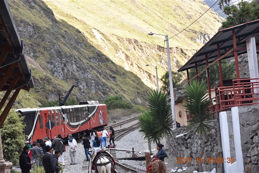 エクアドル アンデス 列車の旅 山岳鉄道 悪魔の鼻