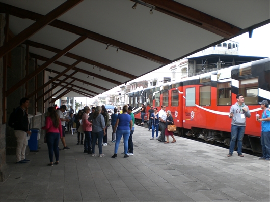エクアドル アンデス 列車の旅 山岳鉄道 悪魔の鼻
